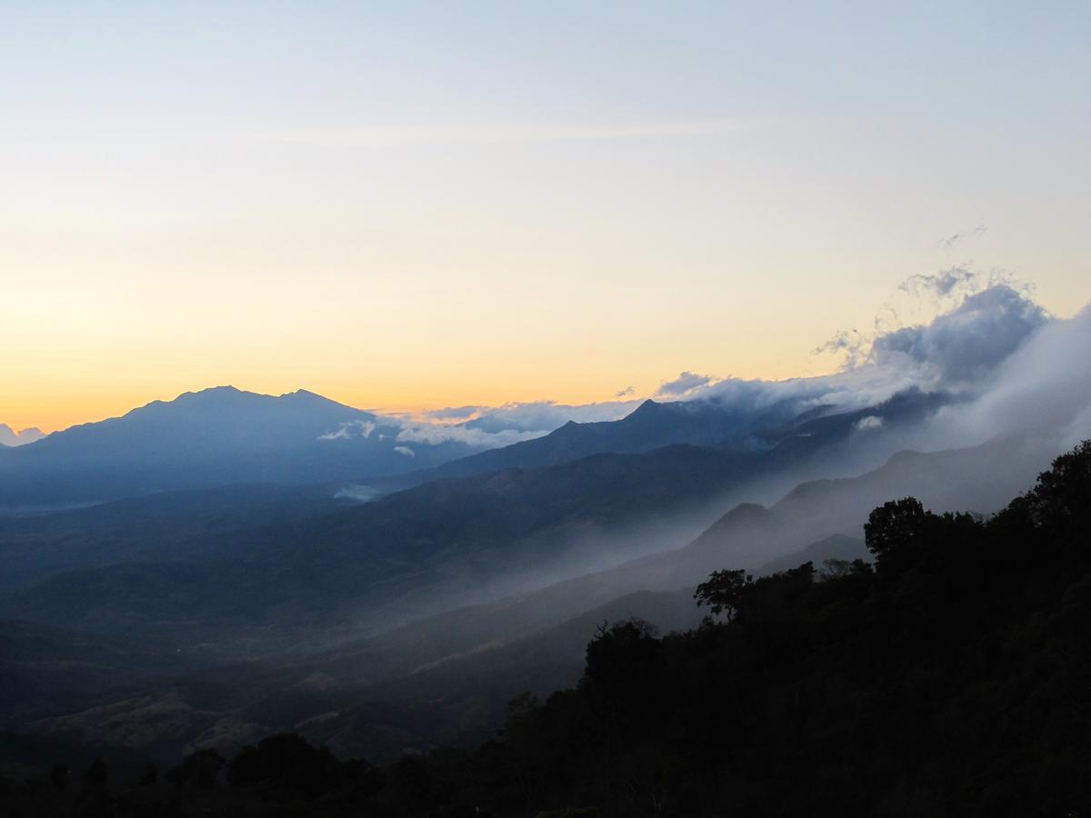 Bed and Breakfast El Refugio La Brisa Del Diablo Валье-Орнито Экстерьер фото