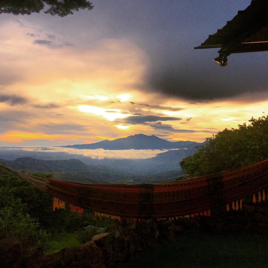 Bed and Breakfast El Refugio La Brisa Del Diablo Валье-Орнито Экстерьер фото